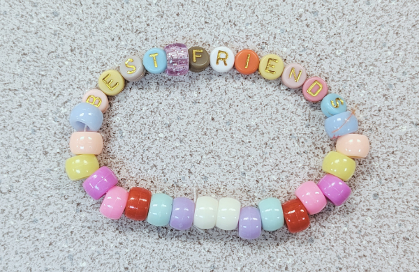 A pony bead bracelet with lettere d beads "Best Friends." 